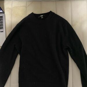 Uniqlo cashmere crewneck sweater